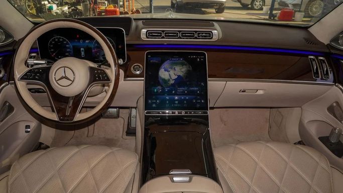 Подержанный Mercedes-Benz Maybach S-Class 580 II (Z223), 4.0 л, 2022 в Дубае от Ibitisam Motors Черный цвет.  | AUTO.AE