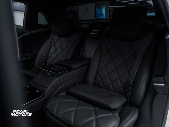 Подержанный Mercedes-Benz Maybach S-Class 680 II (Z223), 6.0 л, 2023 в Дубае от Pearl Motors Зеленый цвет. Европейская | AUTO.AE