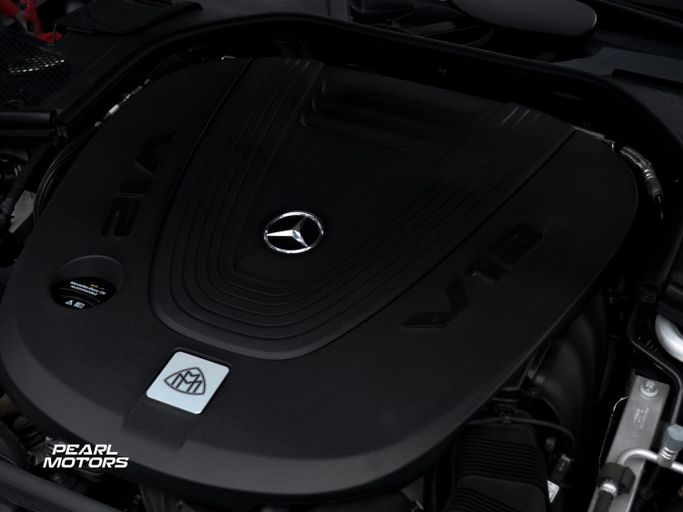 Подержанный Mercedes-Benz Maybach S-Class 680 II (Z223), 6.0 л, 2023 в Дубае от Pearl Motors Зеленый цвет. Европейская | AUTO.AE