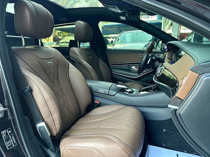 Used Mercedes-Benz Maybach S-Class 650 I (X222) Facelift, 6.0 l, 2018 in Dubai by Auto Bank Motors, Black color. Korean Specs | AUTO.AE