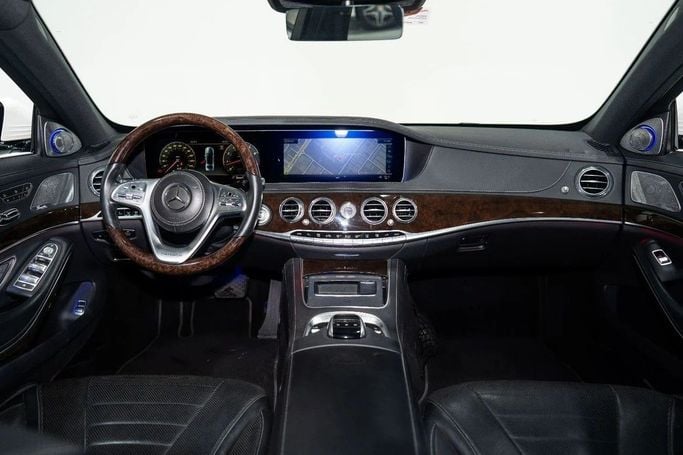 Подержанный Mercedes-Benz Maybach S-Class 560 I (X222) Рестайлинг, 4.0 л, 2019 в Дубае от LMG Motors Белый цвет. Европейская | AUTO.AE