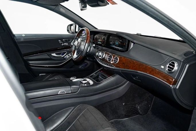 Подержанный Mercedes-Benz Maybach S-Class 560 I (X222) Рестайлинг, 4.0 л, 2019 в Дубае от LMG Motors Белый цвет. Европейская | AUTO.AE