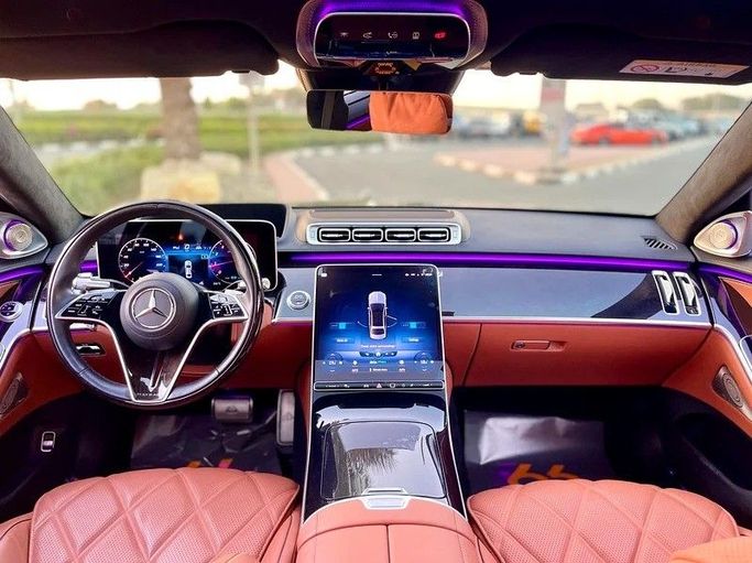 Подержанный Mercedes-Benz Maybach S-Class 680 II (Z223), 6.0 л, 2022 в Дубае от 66 Motors Белый цвет. Корейская | AUTO.AE