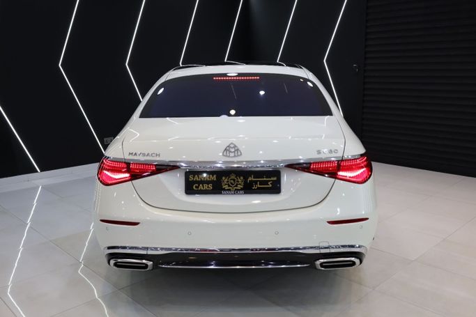 Подержанный Mercedes-Benz Maybach S-Class 680 II (Z223), 6.0 л, 2022 в Дубае от Sanam Cars Белый цвет. GCC | AUTO.AE