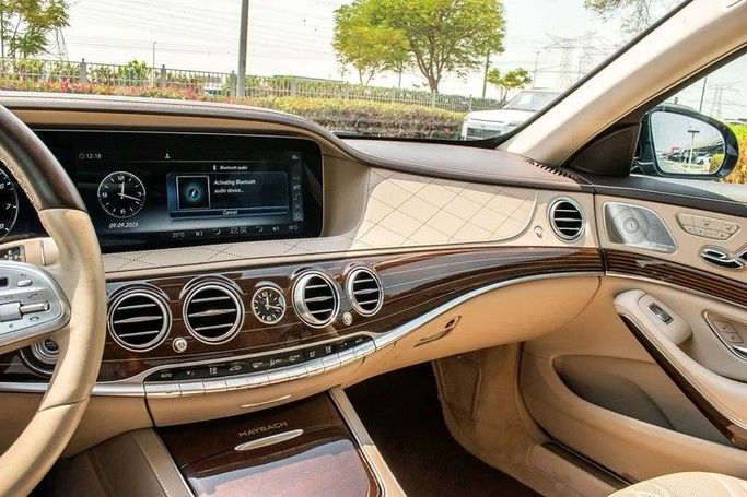 Used Mercedes-Benz Maybach S-Class 560 I (X222) Facelift, 4.0 l, 2020 in Dubai by Global Network Motors , Black color. Japanese Specs | AUTO.AE