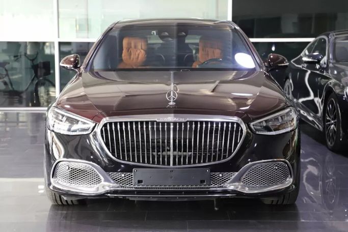 جديدة Mercedes-Benz Maybach S-Class 680 II (Z223), 6.0 l, 2022 في في دبي من Mizdawy Motors LLC، اللون عنابي. مواصفات الخليج | AUTO.AE