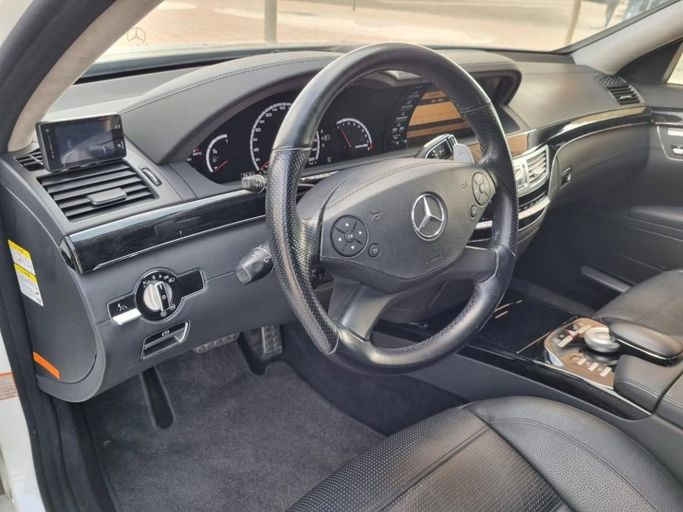 Подержанный Mercedes-Benz S-Class AMG 63 AMG II (W221) Рестайлинг, 6.2 л, 2010 в Дубае от Saeed Auto Белый цвет. Японская | AUTO.AE