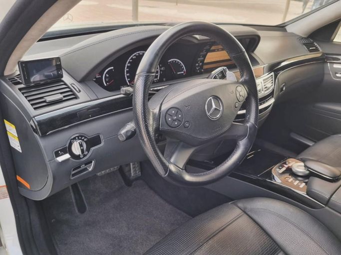 Used Mercedes-Benz S-Class AMG 63 AMG II (W221) Facelift, 6.2 l, 2010 in Dubai by Saeed Auto, White color. Japanese Specs | AUTO.AE