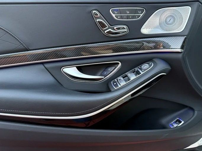 Подержанный Mercedes-Benz S-Class AMG 63 AMG Long III (W222, C217), 5.5 л, 2017 в Дубае от Shamil Motors Белый цвет. Японская | AUTO.AE