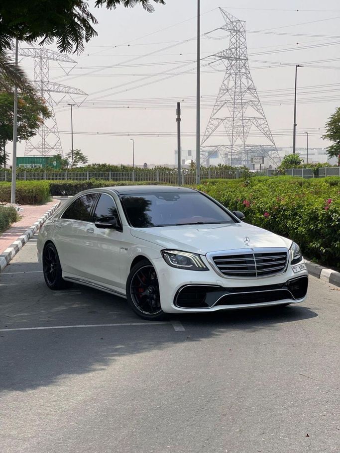 Подержанный Mercedes-Benz S-Class AMG 63 AMG Long III (W222, C217) Рестайлинг, 4.0 л, 2018 в Дубае от Carbon Cars Белый цвет. GCC | AUTO.AE