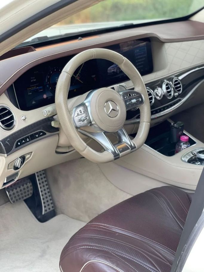 Подержанный Mercedes-Benz S-Class AMG 63 AMG Long III (W222, C217) Рестайлинг, 4.0 л, 2018 в Дубае от Carbon Cars Белый цвет. GCC | AUTO.AE