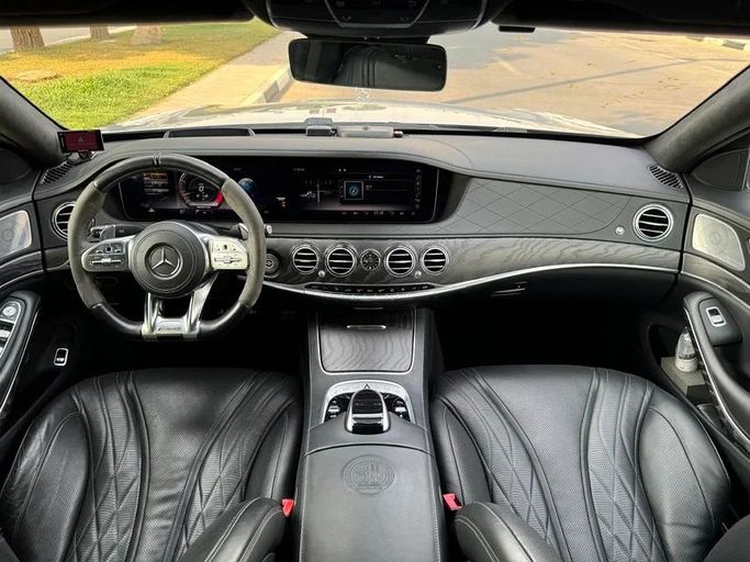 Подержанный Mercedes-Benz S-Class AMG 63 AMG Long III (W222, C217) Рестайлинг, 4.0 л, 2018 в Дубае от Mirza Automobile FZE Серебристый цвет. Японская | AUTO.AE