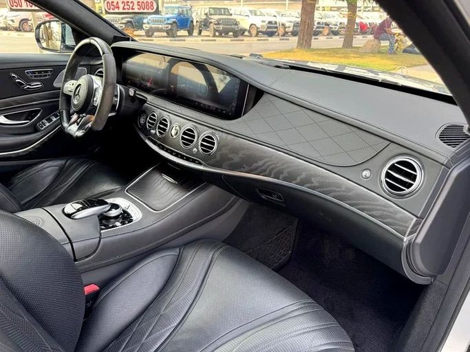 Подержанный Mercedes-Benz S-Class AMG 63 AMG Long III (W222, C217) Рестайлинг, 4.0 л, 2018 в Дубае от Mirza Automobile FZE Серебристый цвет. Японская | AUTO.AE
