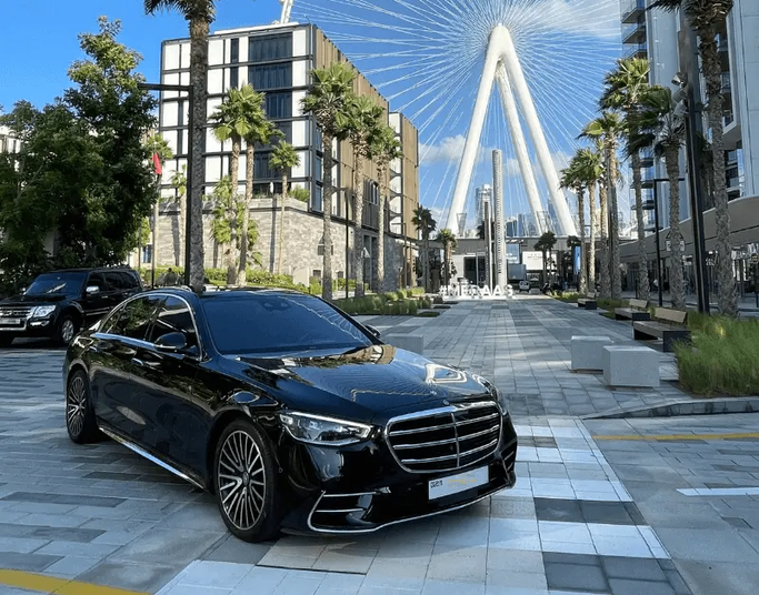 Mercedes-Benz S-Class 500 4MATIC سابعاً (W223), 2023 رجال الأعمال سيدان للتأجير في في دبي من Left lane rent a car llc، اللون أسود | AUTO.AE | إعلان #1477