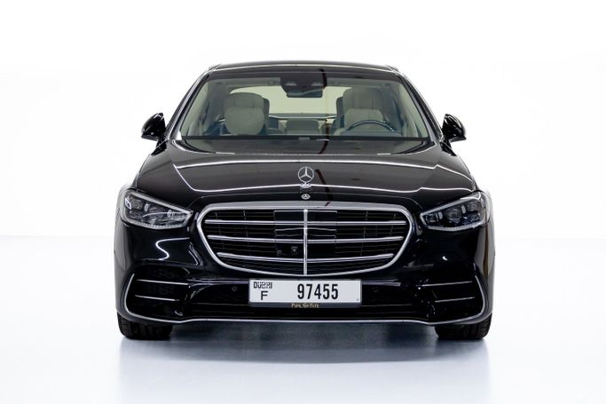 Mercedes-Benz S-Class 500 4MATIC VII (W223), 2023 business sedan for rent in Dubai by POF RENTAL, black color | AUTO.AE