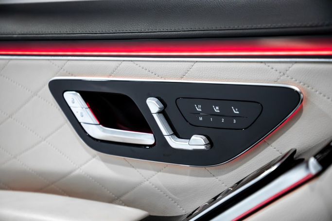 Подержанный Mercedes-Benz S-Class 580 4MATIC VII (W223), 4.0 л, 2021 в Дубае от C7 Motors Белый цвет.  | AUTO.AE