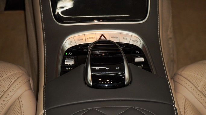 Подержанный Mercedes-Benz S-Class 560 VI (W222, C217) Рестайлинг, 4.0 л, 2018 в Дубае от 777 CARS Белый цвет. Европейская | AUTO.AE