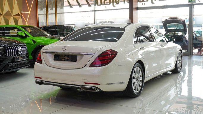 Подержанный Mercedes-Benz S-Class 560 VI (W222, C217) Рестайлинг, 4.0 л, 2018 в Дубае от 777 CARS Белый цвет. Европейская | AUTO.AE