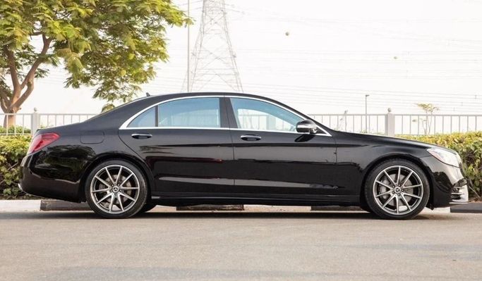 Подержанный Mercedes-Benz S-Class 560 VI (W222, C217) Рестайлинг, 4.0 л, 2019 в Дубае от Dresden Motors Черный цвет. Американская | AUTO.AE