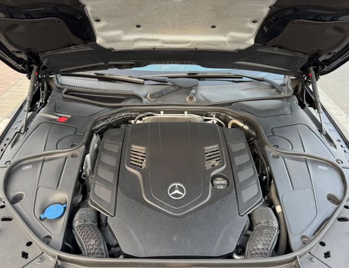 Used Mercedes-Benz S-Class 560 VI (W222, C217) Facelift, 4.0 l, 2018 in Dubai by Saeed Auto, Black color. Japanese Specs | AUTO.AE
