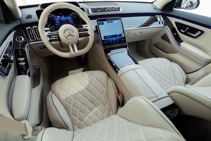 Подержанный Mercedes-Benz S-Class 580 4MATIC VII (W223), 4.0 л, 2024 в Дубае от Linda Cars Черный цвет. Европейская | AUTO.AE