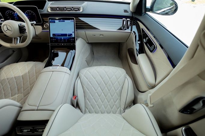 Подержанный Mercedes-Benz S-Class 580 4MATIC VII (W223), 4.0 л, 2024 в Дубае от Linda Cars Черный цвет. Европейская | AUTO.AE