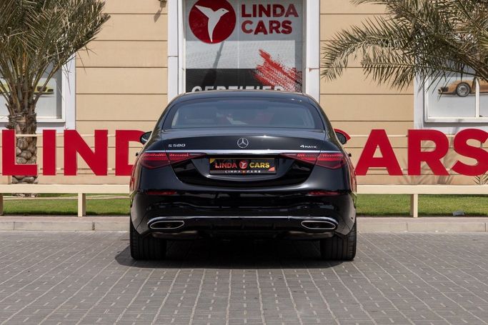 Подержанный Mercedes-Benz S-Class 580 4MATIC VII (W223), 4.0 л, 2024 в Дубае от Linda Cars Черный цвет. Европейская | AUTO.AE