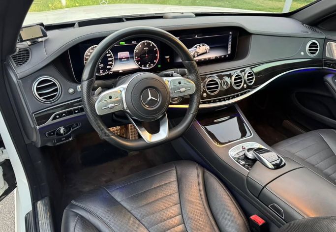Подержанный Mercedes-Benz S-Class 450 4MATIC VII (W223), 3.0 л, 2020 в Дубае от Saeed Auto Белый цвет. Японская | AUTO.AE