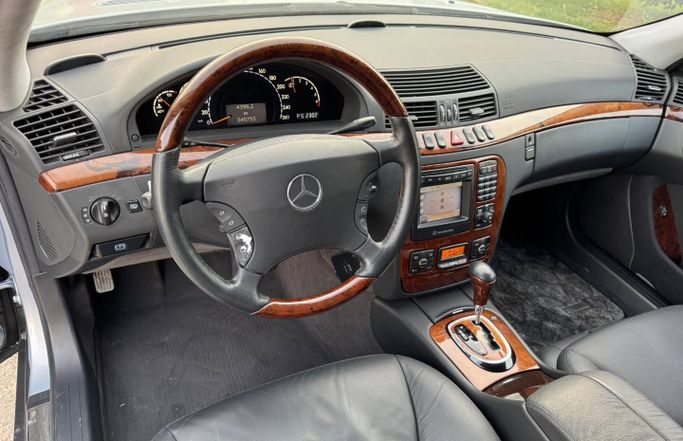 Used Mercedes-Benz S-Class 500 Long IV (W220), 5.0 l, 2002 in Dubai by Saeed Auto, White color. Japanese Specs | AUTO.AE