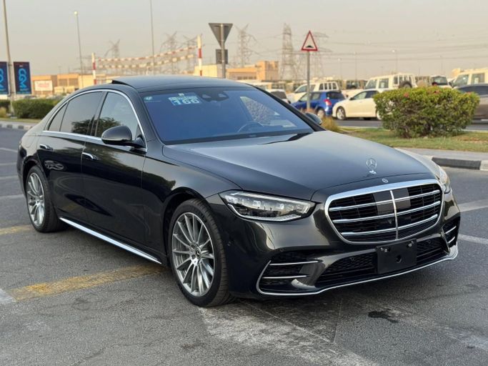 Подержанный Mercedes-Benz S-Class 580 4MATIC VII (W223), 4.0 л, 2022 в Дубае от Saeed Auto Черный цвет. Японская | AUTO.AE
