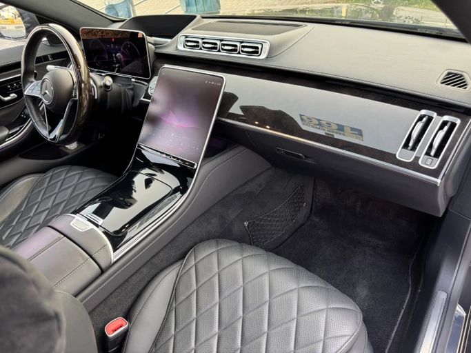 Подержанный Mercedes-Benz S-Class 580 4MATIC VII (W223), 4.0 л, 2022 в Дубае от Saeed Auto Черный цвет. Японская | AUTO.AE