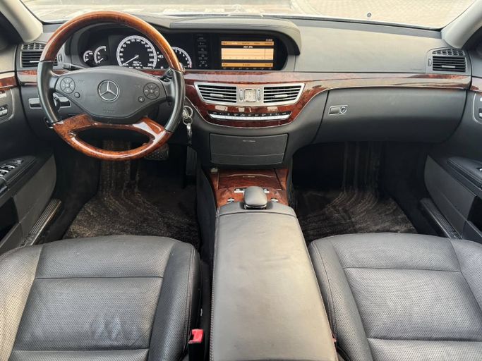 Used Mercedes-Benz S-Class 550 V (W221) Facelift, 5.5 l, 2011 in Dubai by Saeed Auto, Silver color. Japanese Specs | AUTO.AE