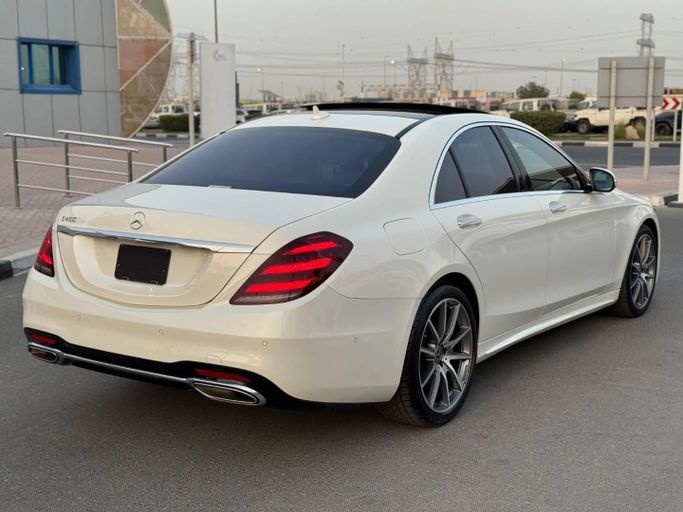Подержанный Mercedes-Benz S-Class 450 VI (W222, C217) Рестайлинг, 3.0 л, 2018 в Дубае от Saeed Auto Белый цвет. Японская | AUTO.AE