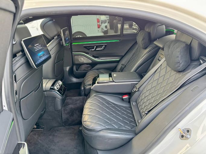 Подержанный Mercedes-Benz S-Class 500 4MATIC VII (W223), 3.0 л, 2022 в Дубае от Saeed Auto Белый цвет. Японская | AUTO.AE