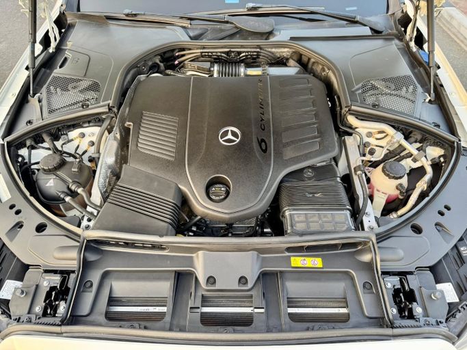 Подержанный Mercedes-Benz S-Class 500 4MATIC VII (W223), 3.0 л, 2022 в Дубае от Saeed Auto Белый цвет. Японская | AUTO.AE