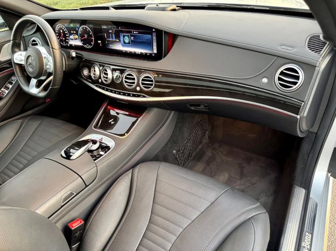 Подержанный Mercedes-Benz S-Class 450 4MATIC VII (W223), 3.0 л, 2020 в Дубае от Saeed Auto Серебристый цвет. Японская | AUTO.AE