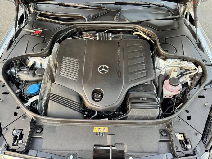 Подержанный Mercedes-Benz S-Class 450 4MATIC VII (W223), 3.0 л, 2020 в Дубае от Saeed Auto Серебристый цвет. Японская | AUTO.AE