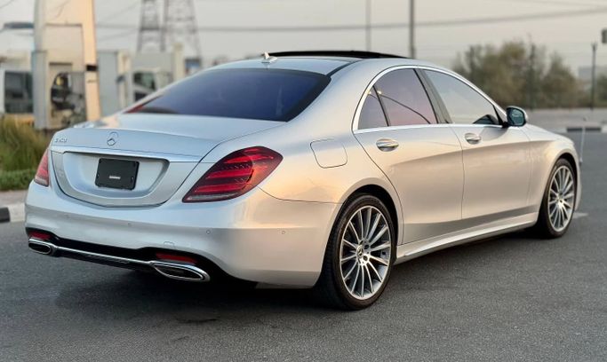 Подержанный Mercedes-Benz S-Class 450 4MATIC VII (W223), 3.0 л, 2020 в Дубае от Saeed Auto Серебристый цвет. Японская | AUTO.AE