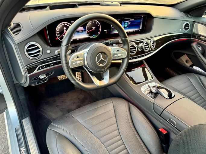 Подержанный Mercedes-Benz S-Class 450 4MATIC VII (W223), 3.0 л, 2020 в Дубае от Saeed Auto Серебристый цвет. Японская | AUTO.AE