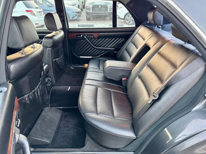 Used Mercedes-Benz S-Class 560 II (W126) Facelift, 5.5 l, 1990 in Dubai by Saeed Auto, Black color. Japanese Specs | AUTO.AE