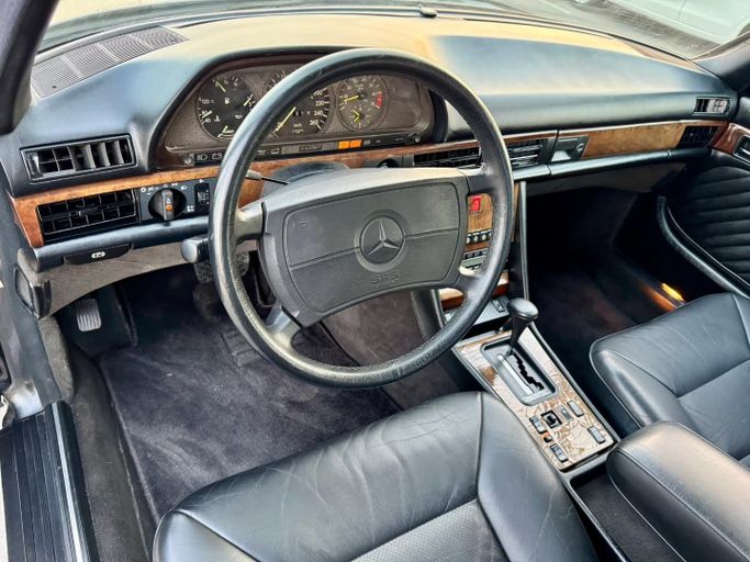 Used Mercedes-Benz S-Class 560 II (W126) Facelift, 5.5 l, 1990 in Dubai by Saeed Auto, Black color. Japanese Specs | AUTO.AE