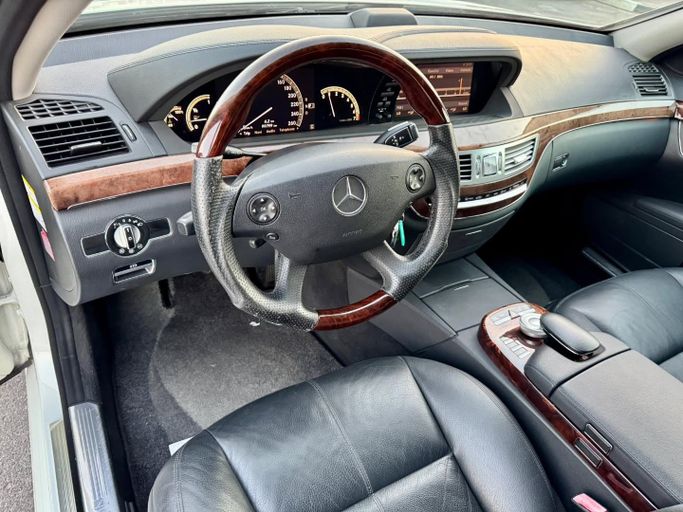 Used Mercedes-Benz S-Class 350 V (W221), 3.5 l, 2008 in Dubai by Saeed Auto, White color. Japanese Specs | AUTO.AE