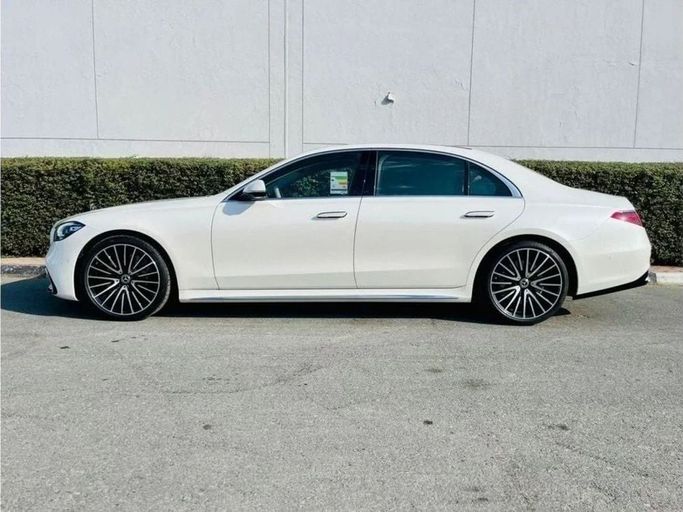 Новый Mercedes-Benz S-Class 500 4MATIC VII (W223), 3.0 л, 2022 в Дубае от Ideal Cars LLC Белый цвет. GCC | AUTO.AE