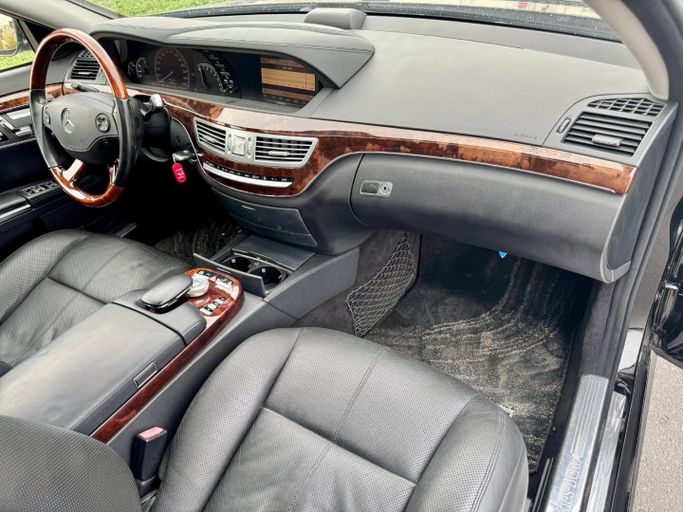 Подержанный Mercedes-Benz S-Class 550 Long V (W221), 5.5 л, 2007 в Дубае от Saeed Auto Черный цвет. Японская | AUTO.AE