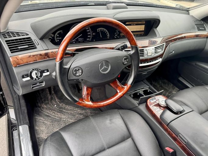Подержанный Mercedes-Benz S-Class 550 Long V (W221), 5.5 л, 2007 в Дубае от Saeed Auto Черный цвет. Японская | AUTO.AE