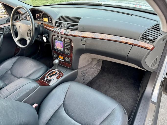 Used Mercedes-Benz S-Class 320 IV (W220), 3.2 l, 2001 in Dubai by Saeed Auto, Grey color. Japanese Specs | AUTO.AE