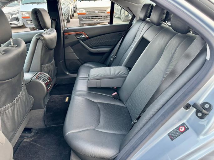 Used Mercedes-Benz S-Class 320 IV (W220), 3.2 l, 2001 in Dubai by Saeed Auto, Grey color. Japanese Specs | AUTO.AE