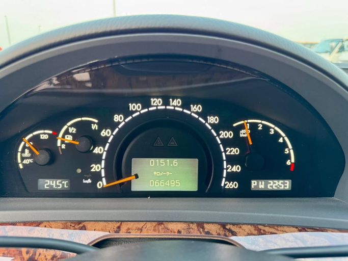 Used Mercedes-Benz S-Class 320 IV (W220), 3.2 l, 2001 in Dubai by Saeed Auto, Grey color. Japanese Specs | AUTO.AE