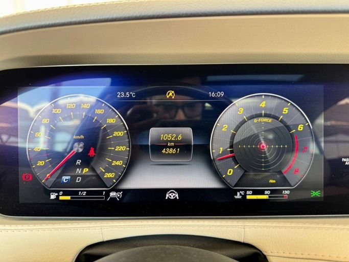 Подержанный Mercedes-Benz S-Class 560 VI (W222, C217) Рестайлинг, 4.0 л, 2018 в Дубае от Saeed Auto Белый цвет. Японская | AUTO.AE