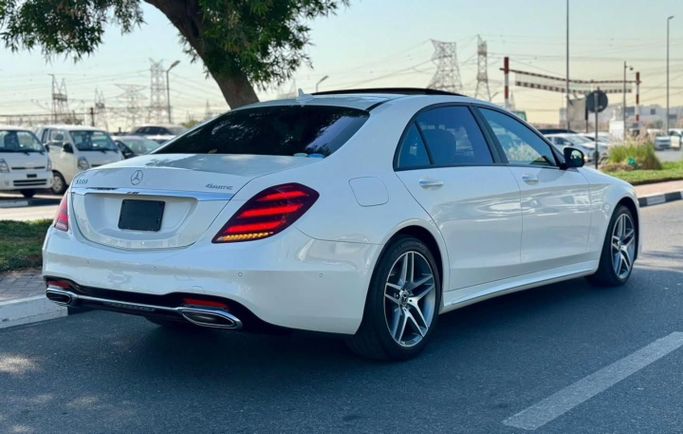 Подержанный Mercedes-Benz S-Class 560 VI (W222, C217) Рестайлинг, 4.0 л, 2018 в Дубае от Saeed Auto Белый цвет. Японская | AUTO.AE